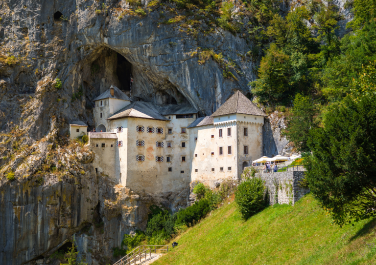 SLOVENIA: GROTTE DI POSTUMIA E IL CASTELLO DI PREDJAMA