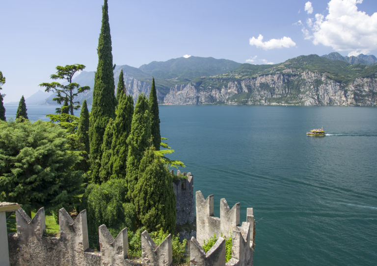 PASSEGGIANDO E NAVIGANDO SUL LAGO DI GARDA