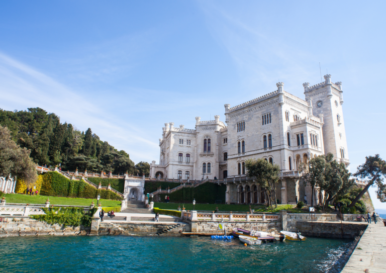 TRIESTE: IL CASTELLO DI MIRAMARE E LA GROTTA GIGANTE