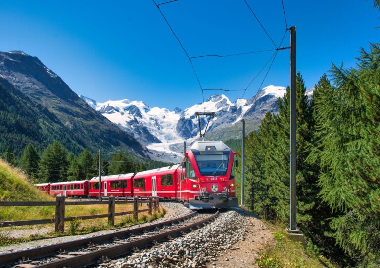 VIAGGIO A BORDO DEL TRENINO ROSSO